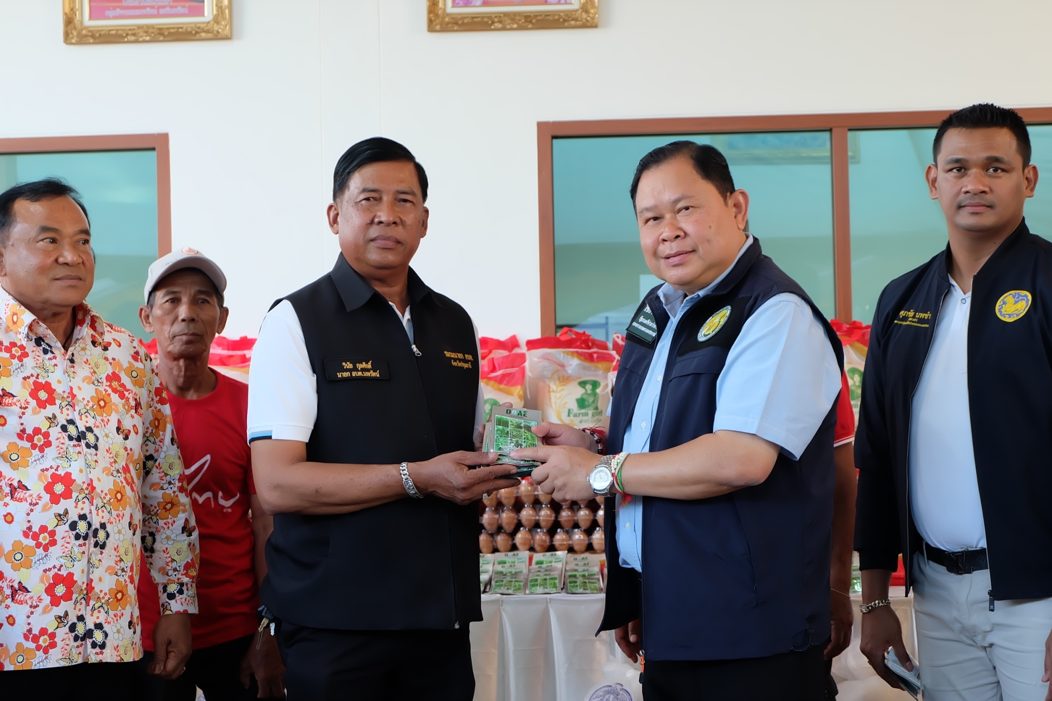 title - ส.ป.ก. ร่วมติดตามรัฐมนตรีช่วยว่าการกระทรวงเกษตรและสหกรณ์ (นายไชยา พรหมา) พร้อมคณะ ลงพื้นที่ตรวจราชการ ณ จังหวัดปทุมธานี